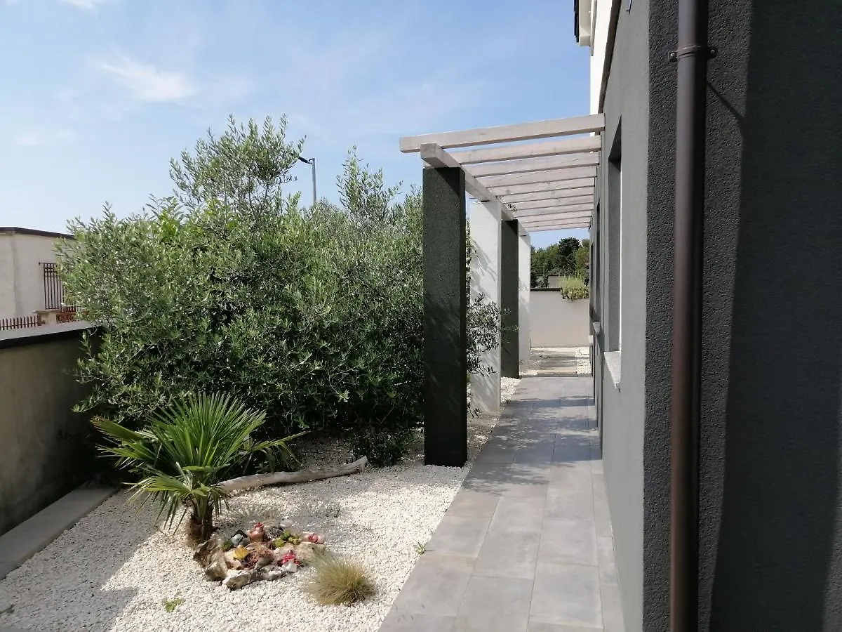 Elena Villa Pomer 0*,  Croatia