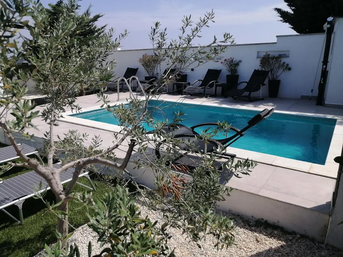 Elena Villa Pomer